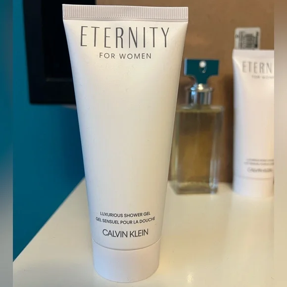 Brand new never opened Calvin Klein perfume and skin care gift set! - Picture 4 of 5